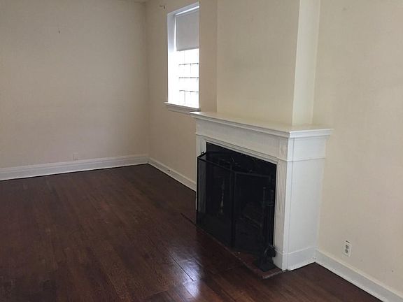 3rd image of 1449 W Berteau Ave #325