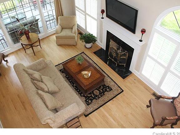 5th image of 108 Pebble Brook Lane