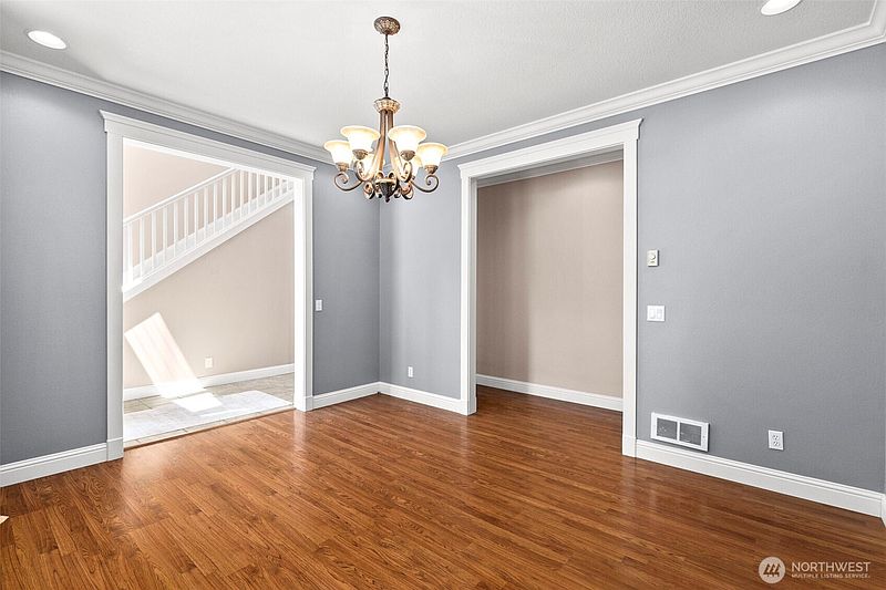 4th image of 1480 Pacific Avenue