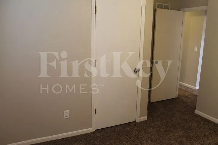 619 N Crest Dr — Photo 11