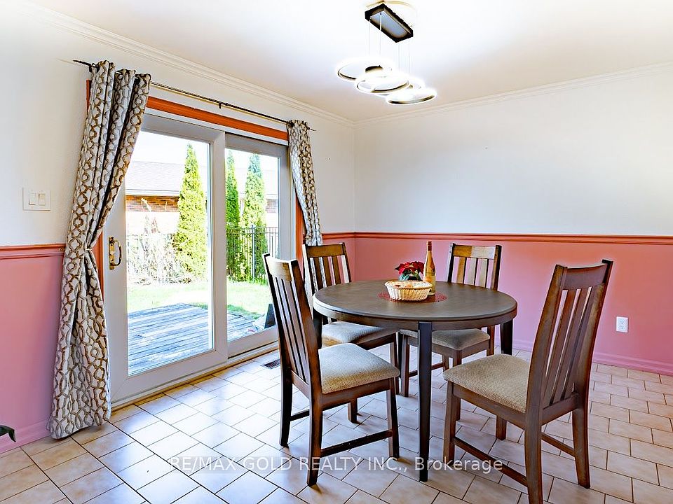 13th image of 2860 Henley Ave