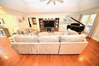 5th image of 2600 Windcrest Dr