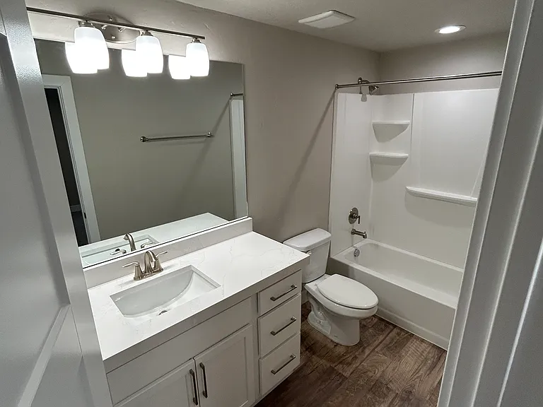 618 W Regent Garden Ln — Photo 10