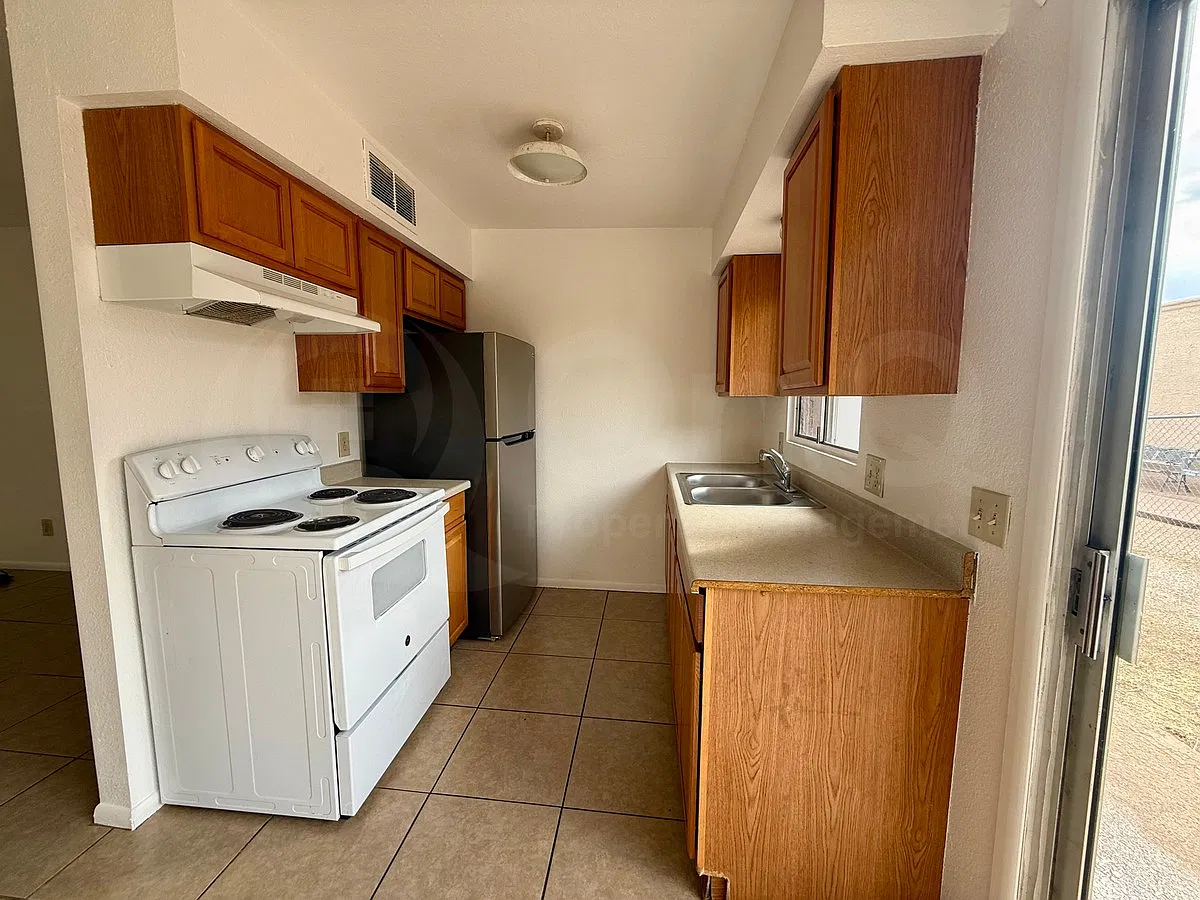 2 bed, 1.0 bath, 700 sqft, $895 — Photo 4