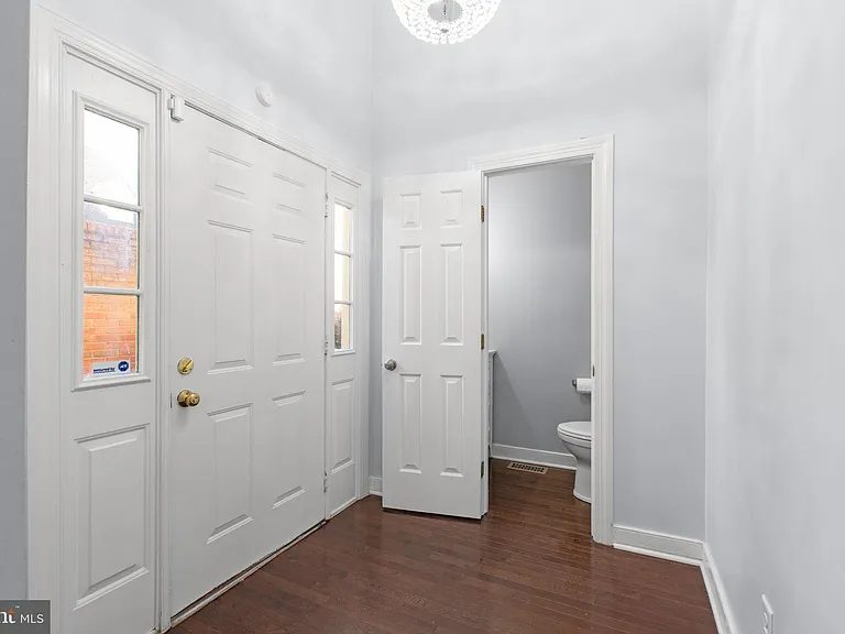 1011 Charles St #C — Photo 18