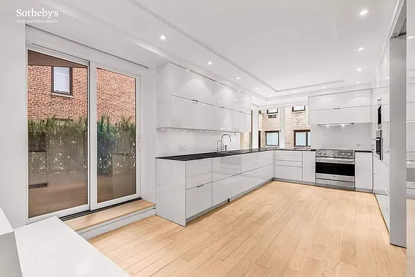 Sold by Sotheby's International Realty | media 14