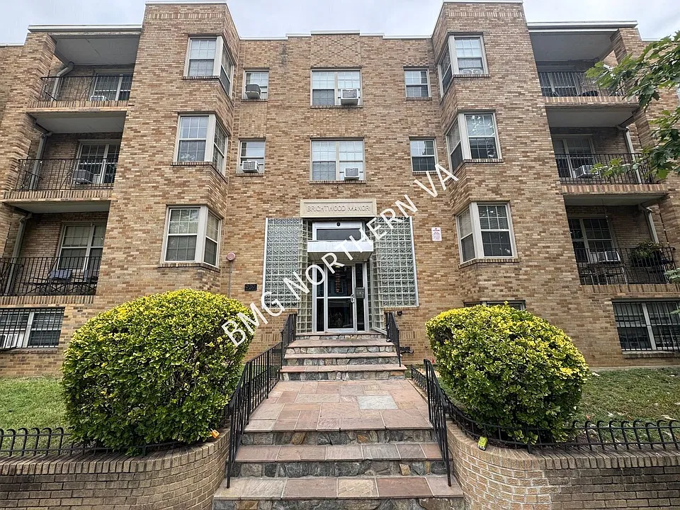 939 Longfellow St NW #311