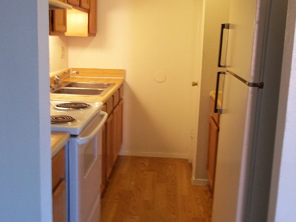 2nd image of 3901 Lafayette Dr NE