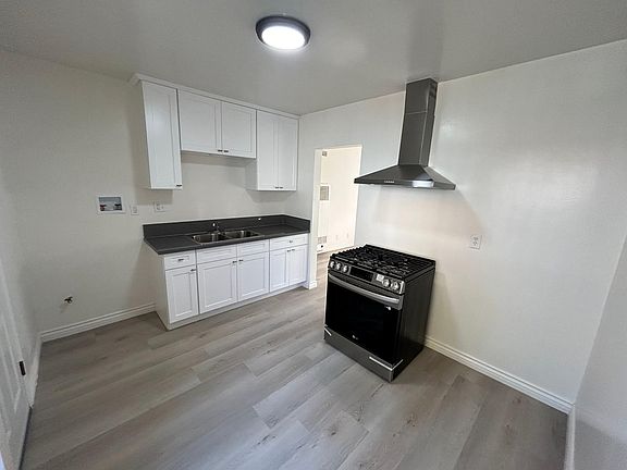 5th image of 3038 Evelyn Ave