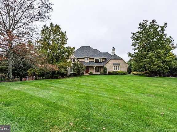 3rd image of 3108 Windsong Dr
