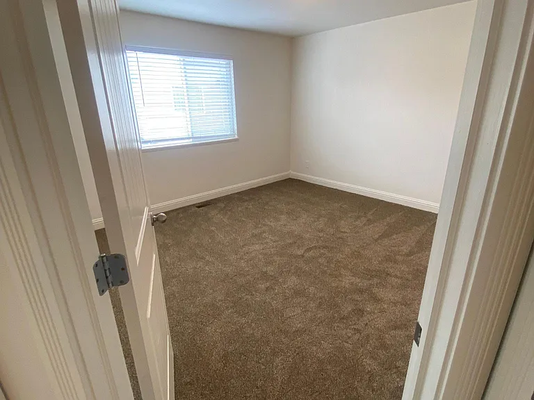 1587 N 565 W #104 — Photo 22