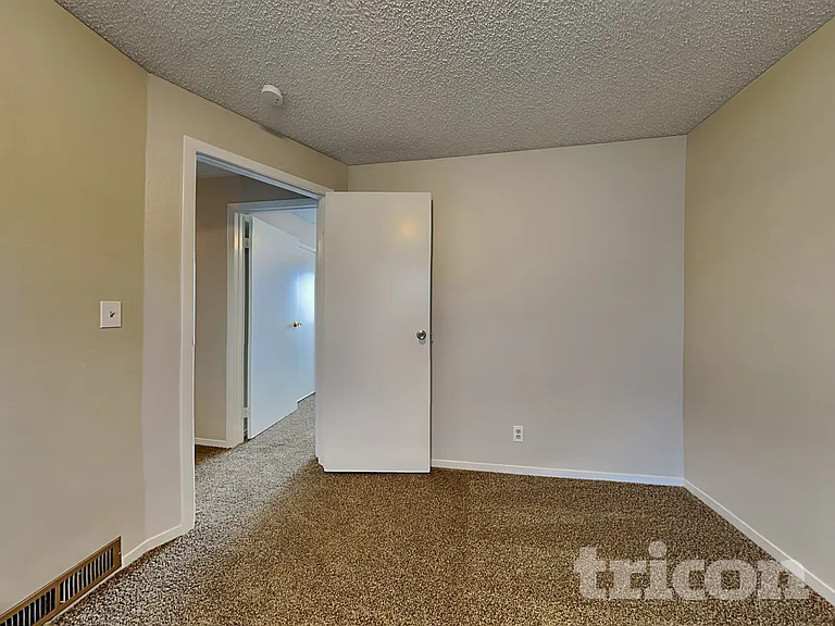 1465 Van Petten St — Photo 10