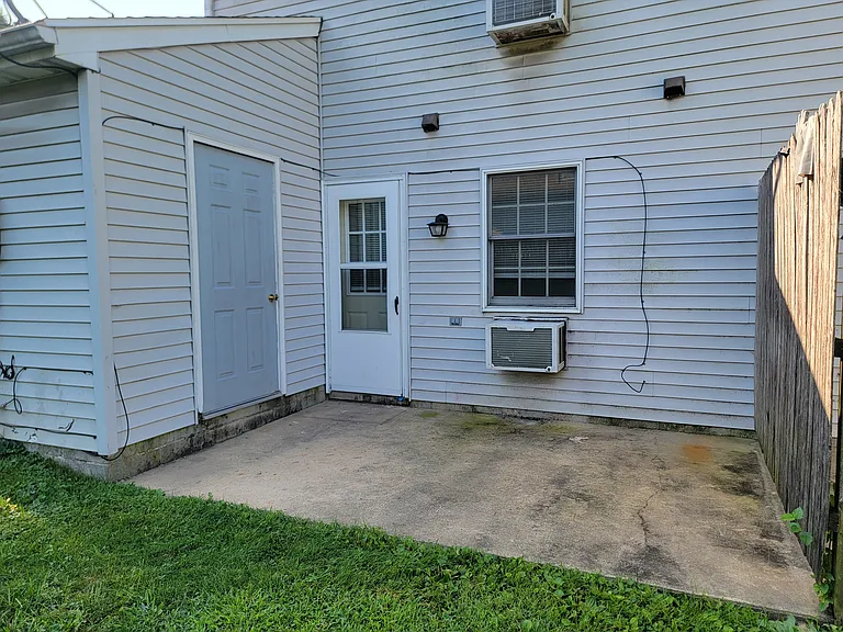 102 Bradford Dr — Photo 18
