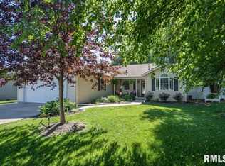 405 E Beacon Ct, Mount Vernon, IL