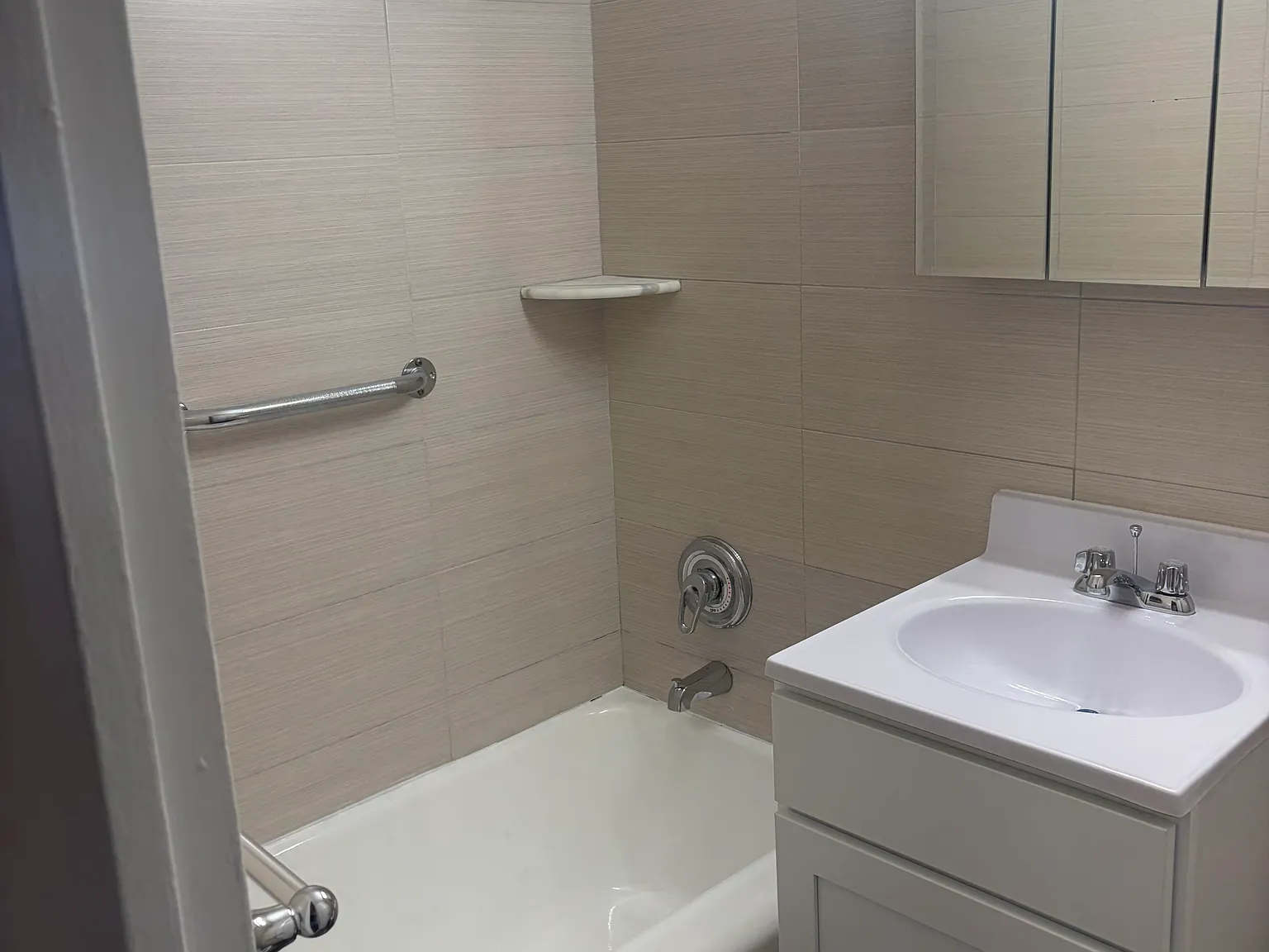 Studio, 400 sqft, $1,825 — Photo 4