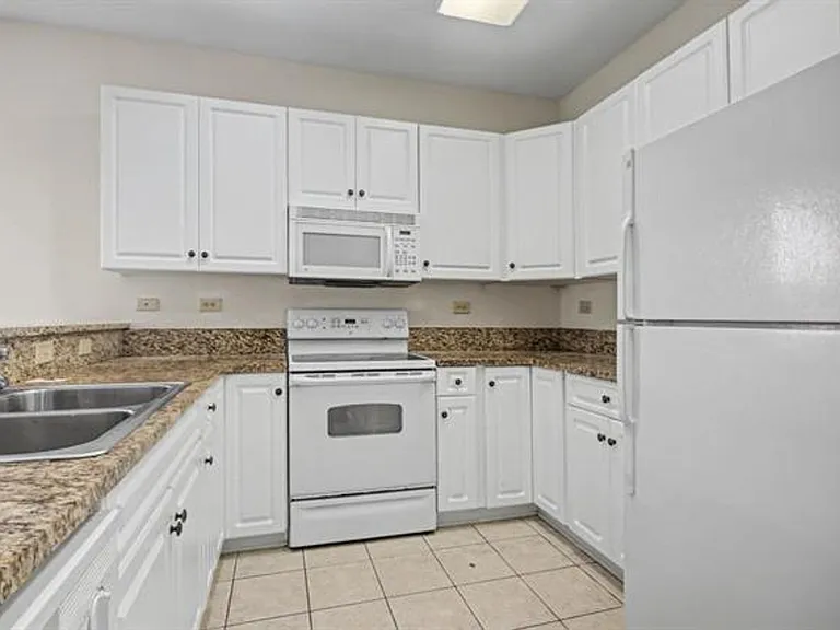 104 Cypress Point Ct #106A — Photo 7