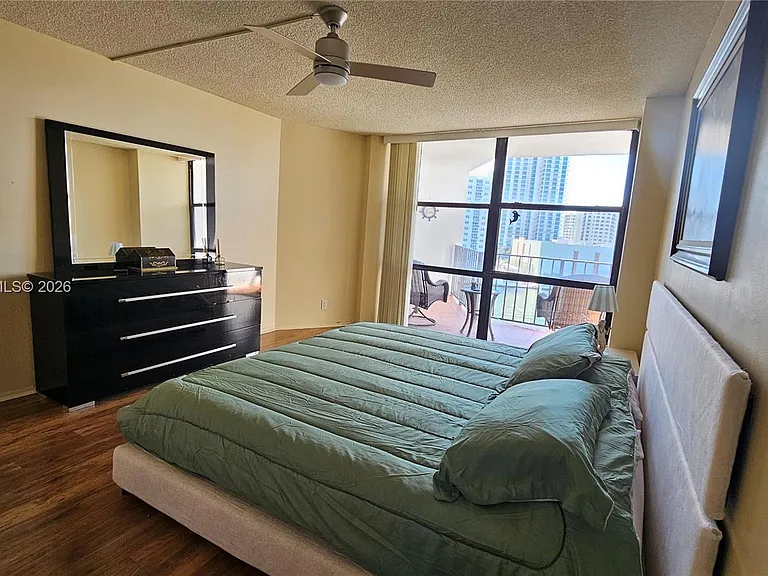 800 Parkview Dr #912 — Photo 13