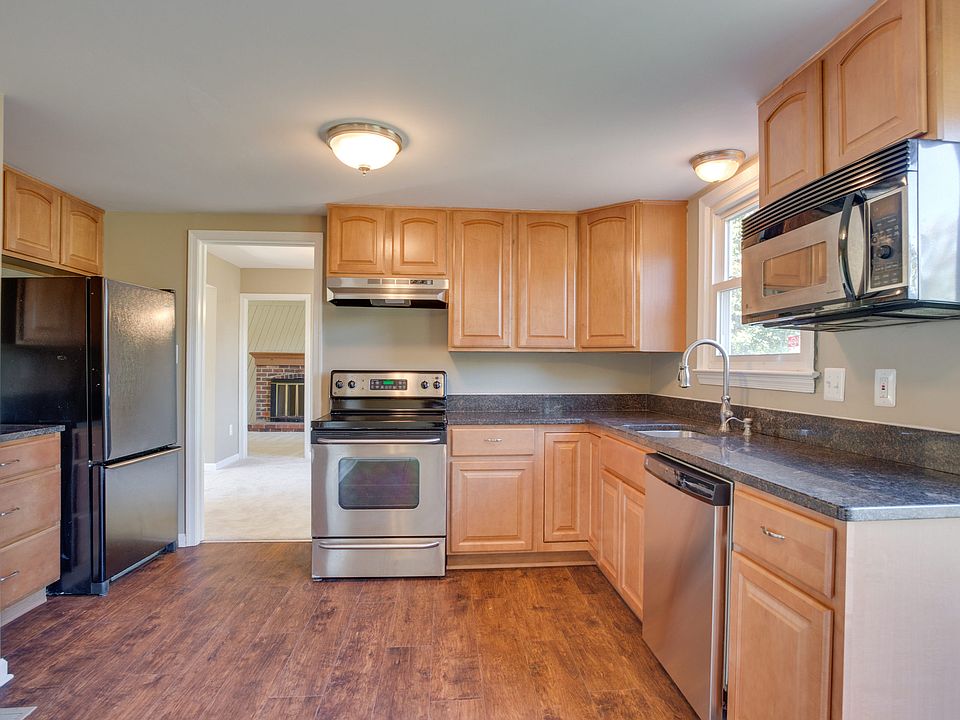 1st image of 752 Hickory Ct