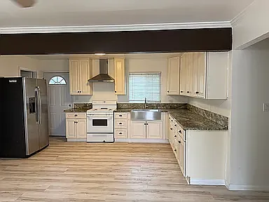 3 bed, 1010 sqft, $3,500 — Photo 4