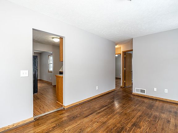 3rd image of 225 E Orchard Ave