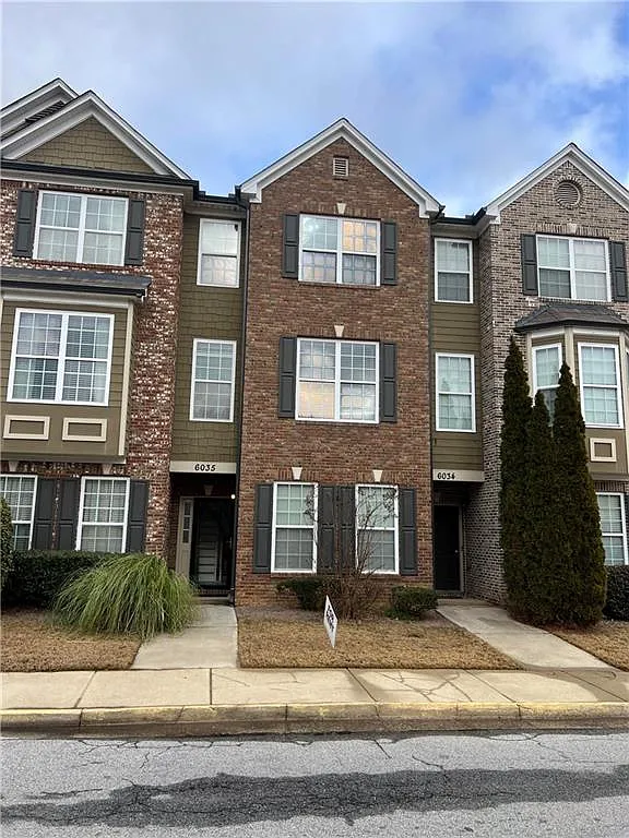 3 bed, 3.5 bath, 2100 sqft, $2,500 — Photo 1