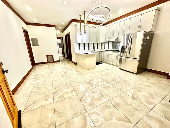 3rd image of 12211 23rd Ave #1FL