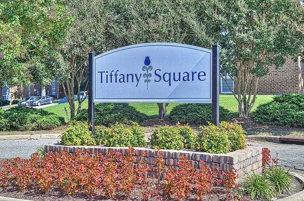 Tiffany Square — Photo 4