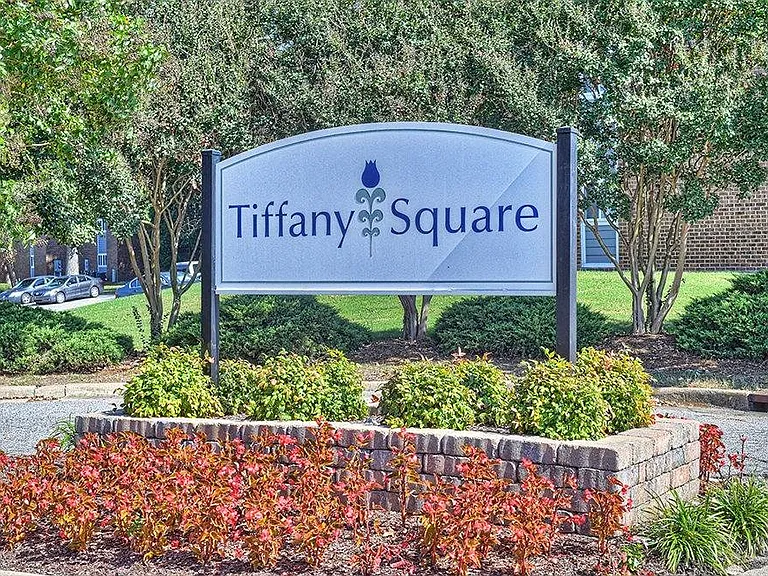 Tiffany Square — Photo 4