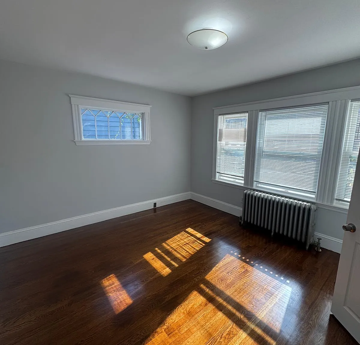3 bed, 1150 sqft, $3,350 — Photo 2