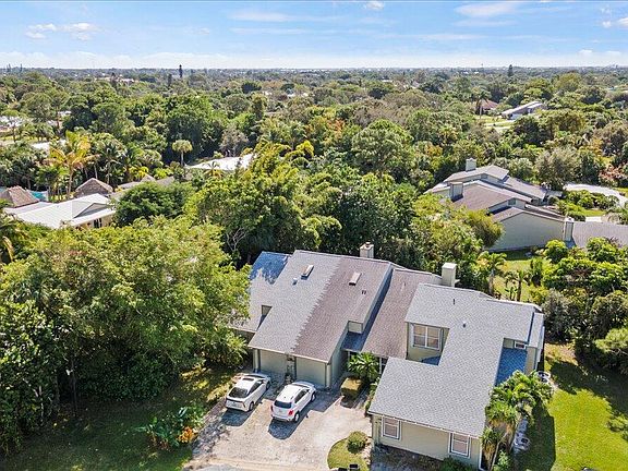 3rd image of 922 NE Sandalwood Place #922