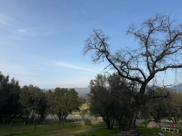 2 Happy Hollow Rd, Coarsegold, CA 93614