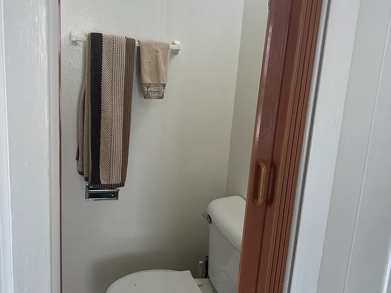 819 Crosslanes St #819 — Photo 7
