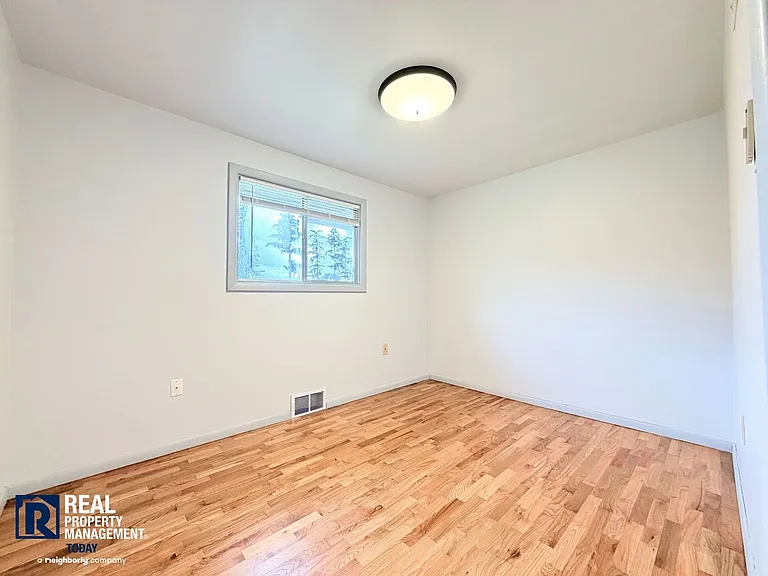 319 104th St E — Photo 16