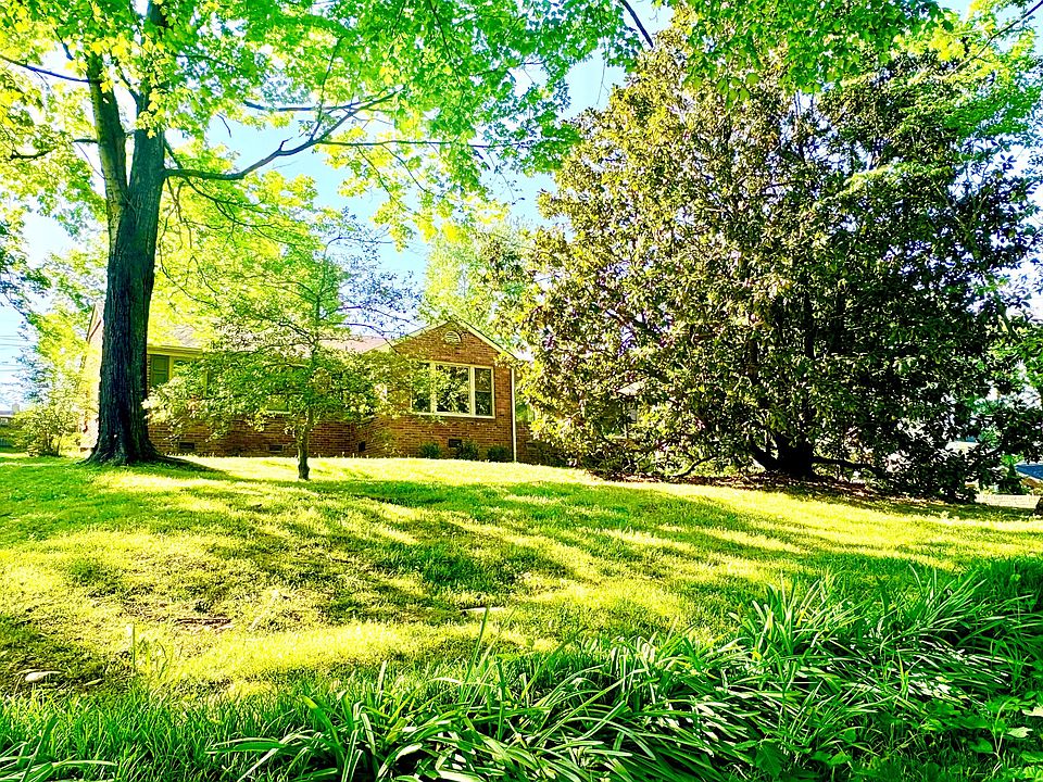 1st image of 208 Trahern Ln