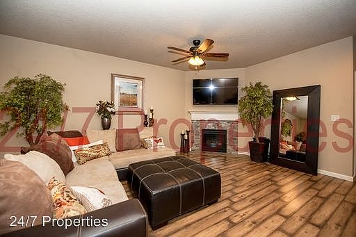 3rd image of 16304 SE Scoria Ln