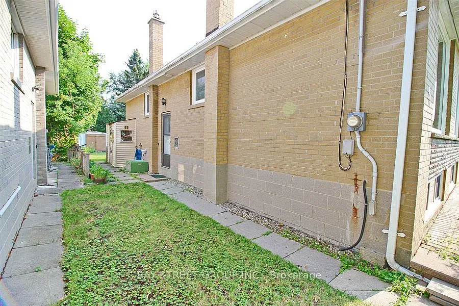 3 bed, $2,600 — Photo 2