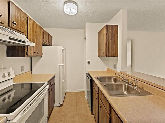 4th image of 54 Woodland Hills Dr Suite 6