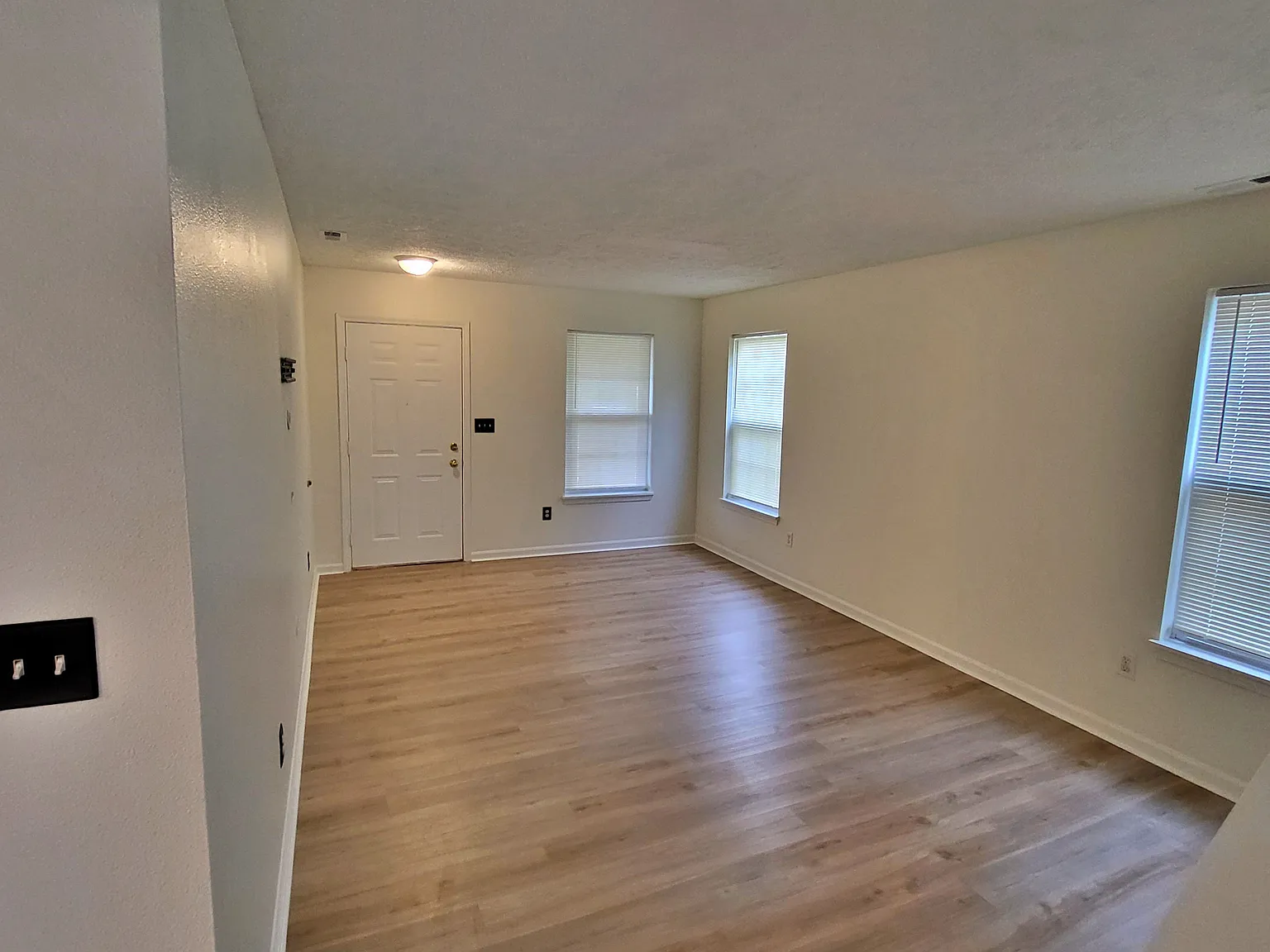 4 bed, 2.5 bath, 1752 sqft, $1,950 — Photo 4