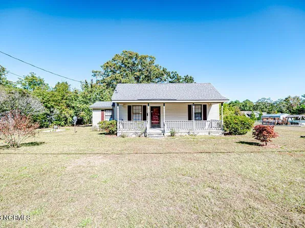 414 W 6th Avenue, Raeford, NC 28376