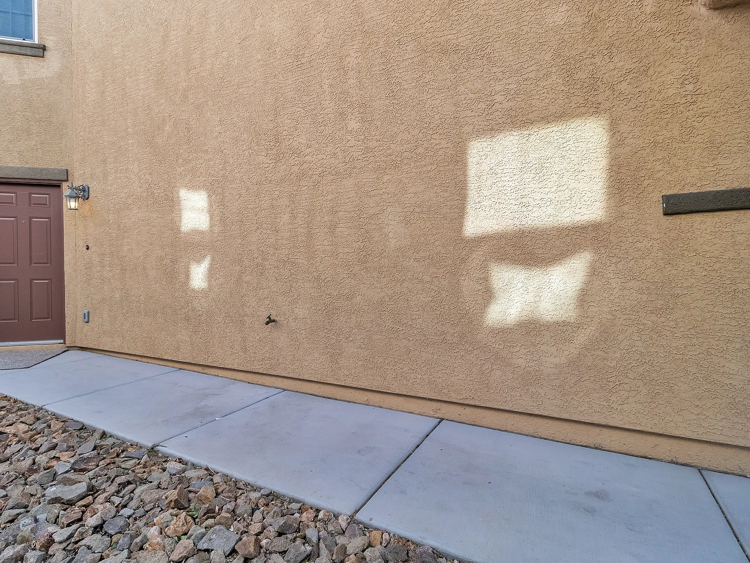 3 bed, 2.5 bath, 1826 sqft, $2,100 — Photo 3