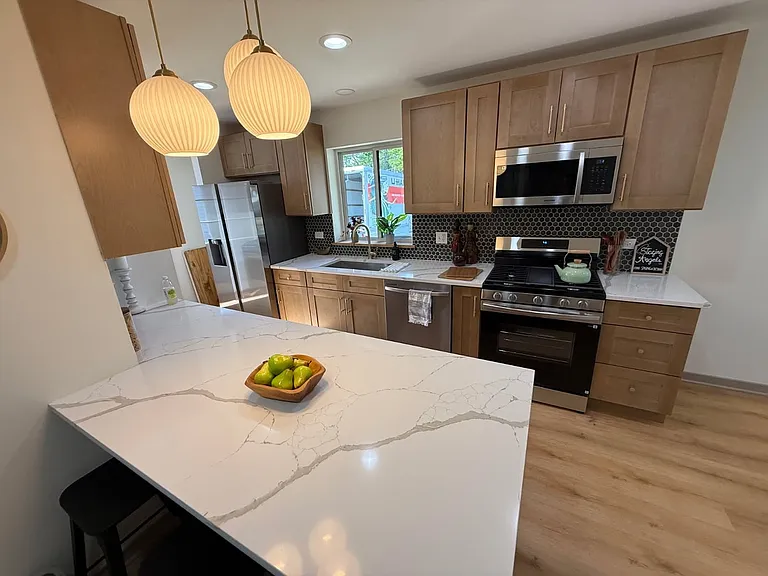 939 S Fletcher Dr — Photo 2