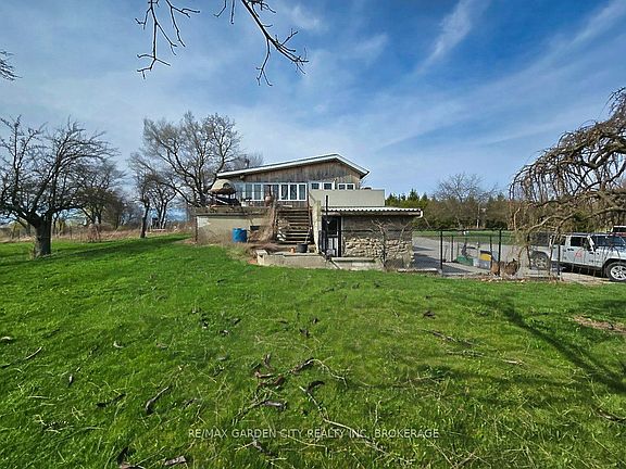 5th image of 1030 Metler Rd