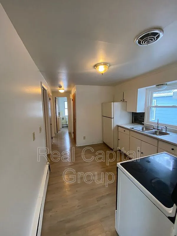 2 bed, 1.0 bath, $1,195 — Photo 4