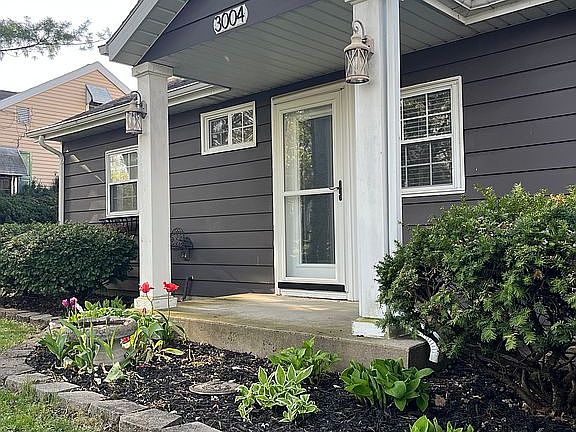 3rd image of 3004 W Oaklyn Ave