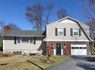 328 Scharer Ave, Northvale, NJ 07647