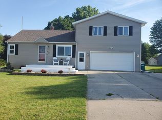 110 Prestien Dr, Denver, IA 50622