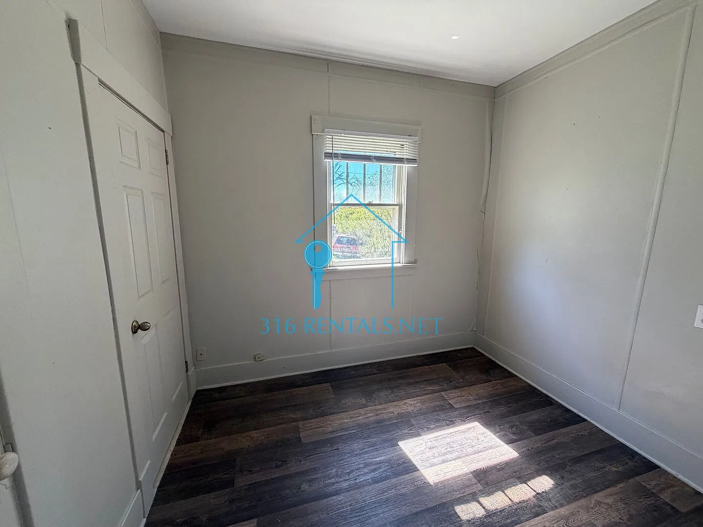 $750 - **Move In Special - October Rent Free** - 2 Bed 1 Bath - Single Family Home — Photo 3
