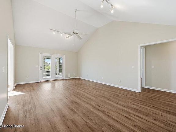 4th image of 440 Bellaire Dr