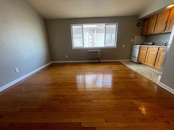 3rd image of 2448 W Kilbourn Ave #9