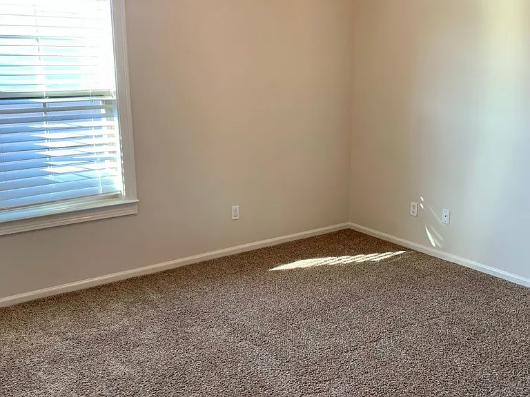 109 Ella St — Photo 9